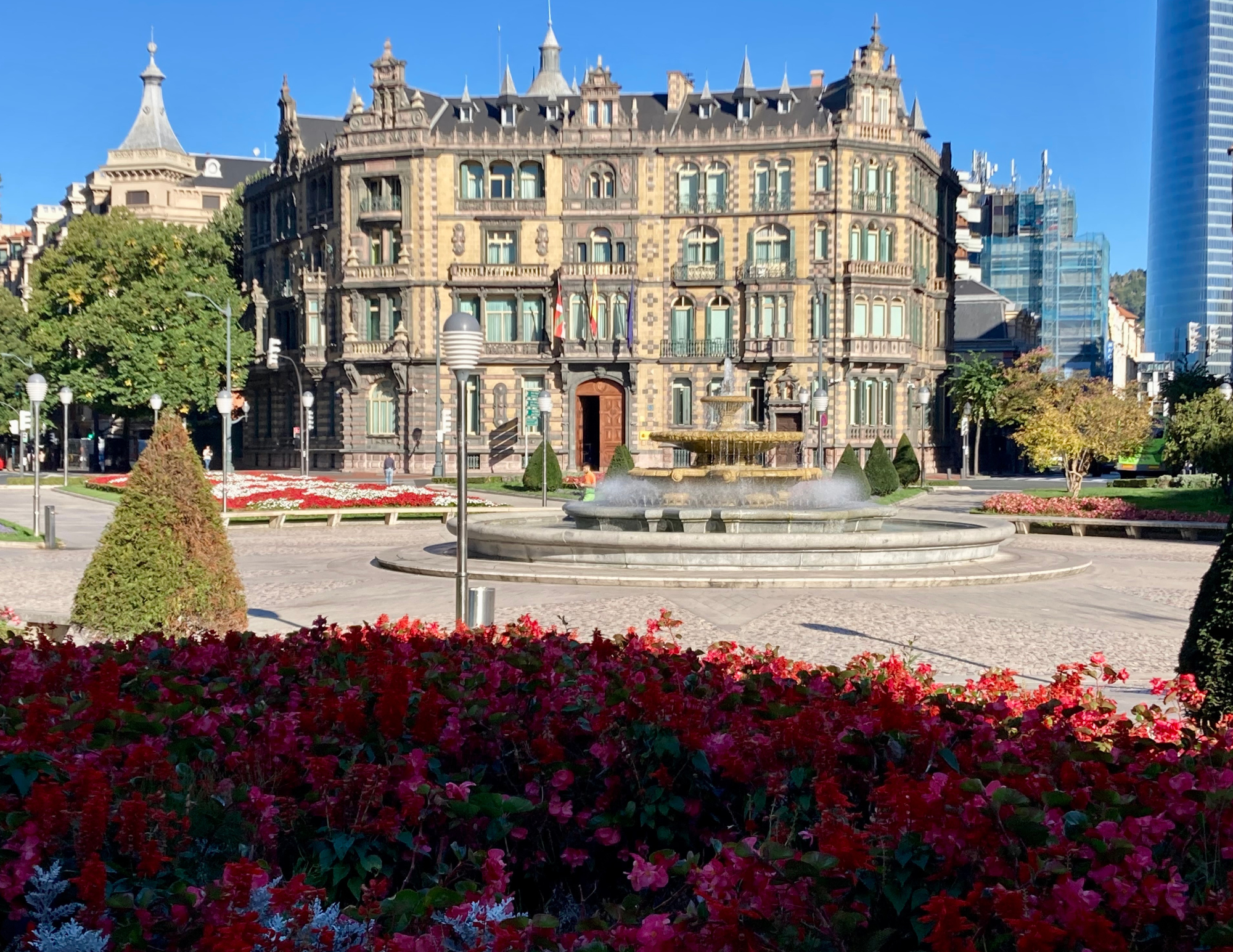 Bilbao Travel Guide-5.png
